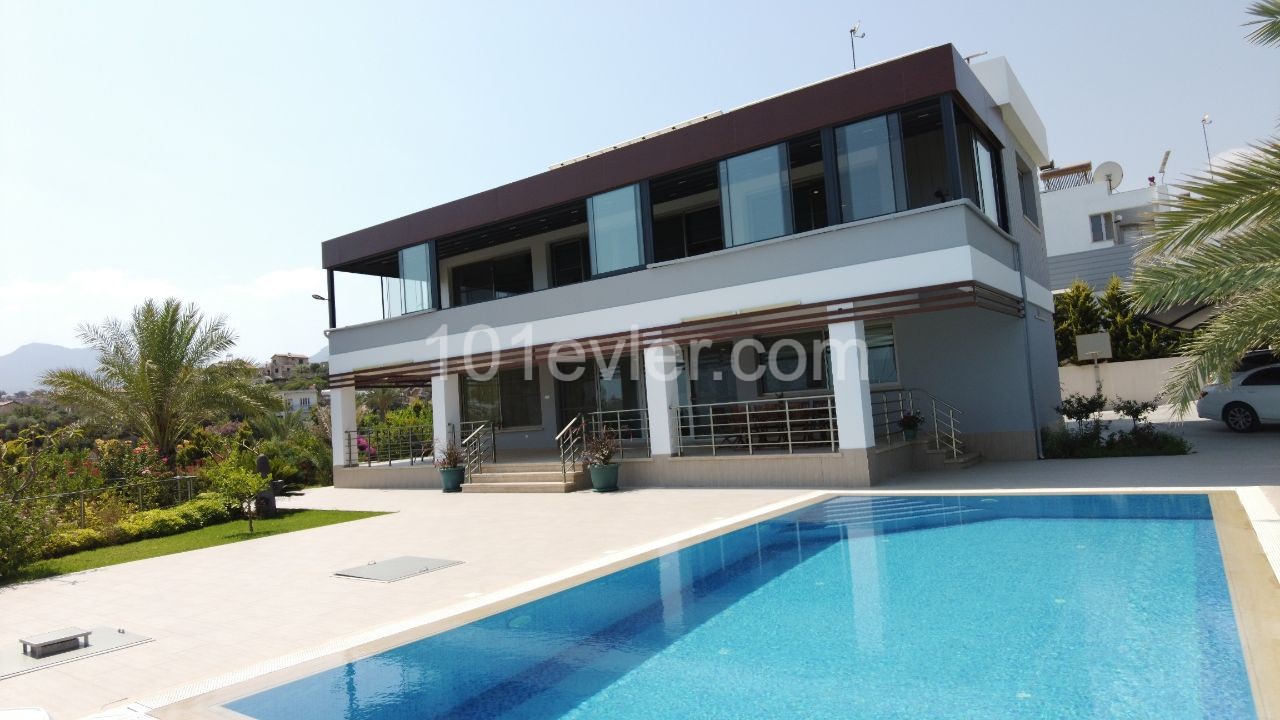 Deniz kenarı lüks villa