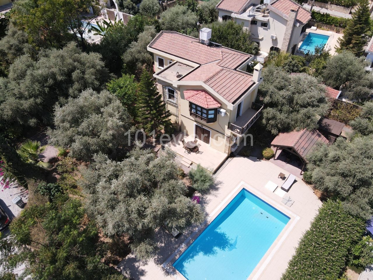 Llogara einzige autorisierte Llogara 3 + 1 Villa mit privatem Pool auf 1 Hektar Land in Kyrenia Ozanköy-geeignet für Bankkredit ** 