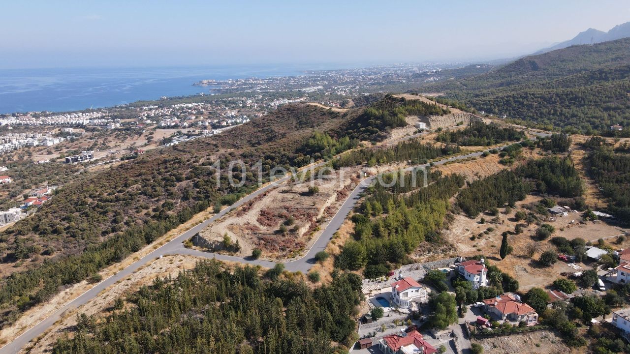 Grundstücke zum Verkauf mit herrlicher Aussicht. Yesiltepe, Kyrenia ** 