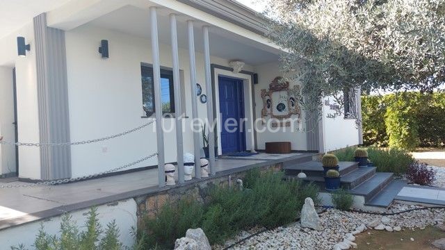 ⭐TEK YETKILI⭐ Girne Alsancak Escape Bölgesin de Denize 100m. Mesafede Tek katlı bungalow + Yardımcı Ev -Banka Kredisine Uygundur