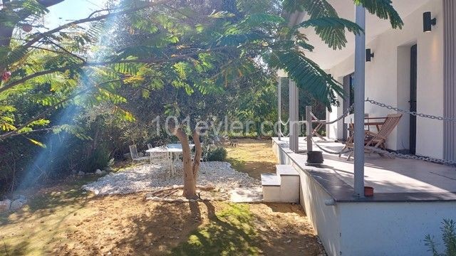 ⭐TEK YETKILI⭐ Girne Alsancak Escape Bölgesin de Denize 100m. Mesafede Tek katlı bungalow + Yardımcı Ev -Banka Kredisine Uygundur