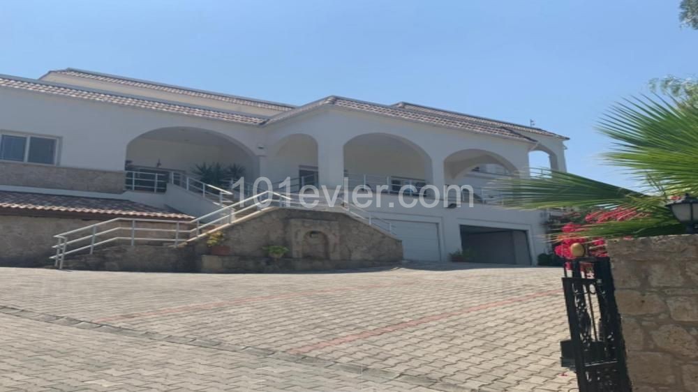 LUXURY VILLA FOR SALE 