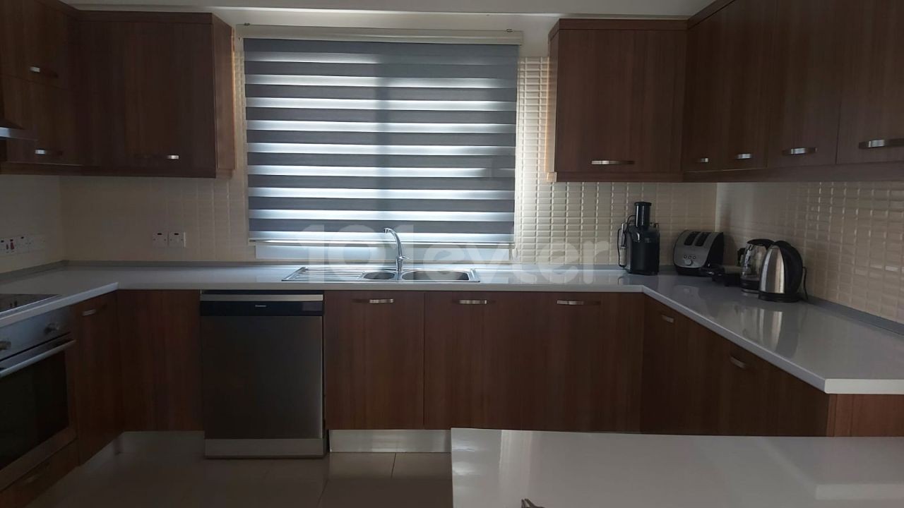 Kyrenia Edremit te zu vermieten 2 + 1 Wohnung ** 