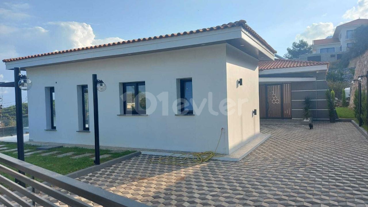 4+1 House with Pool in Kyrenia