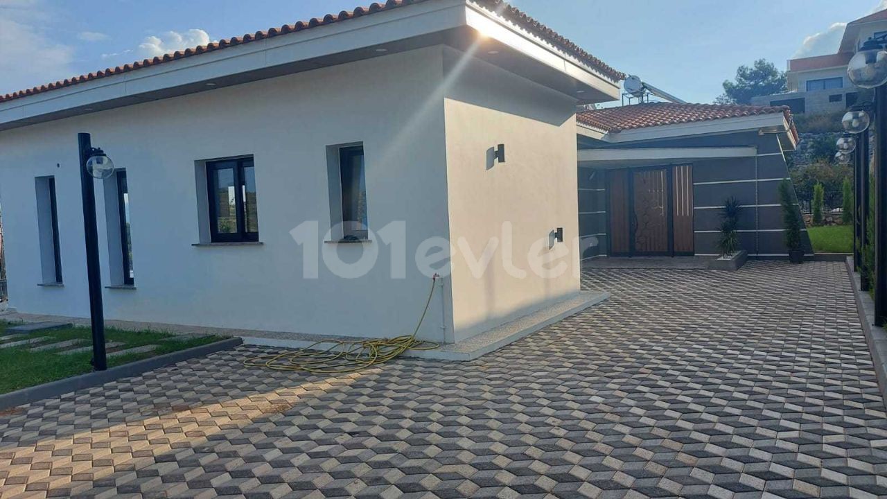 4+1 House with Pool in Kyrenia