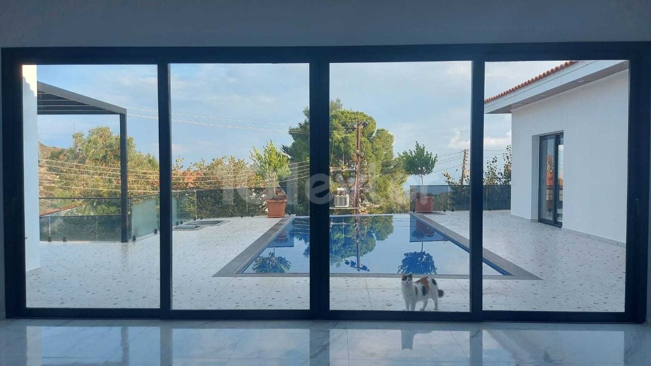 4+1 House with Pool in Kyrenia