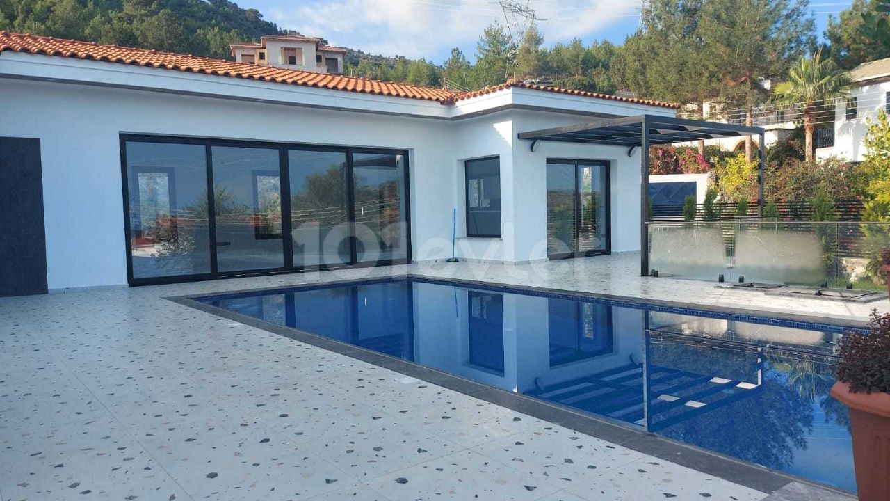 4+1 House with Pool in Kyrenia