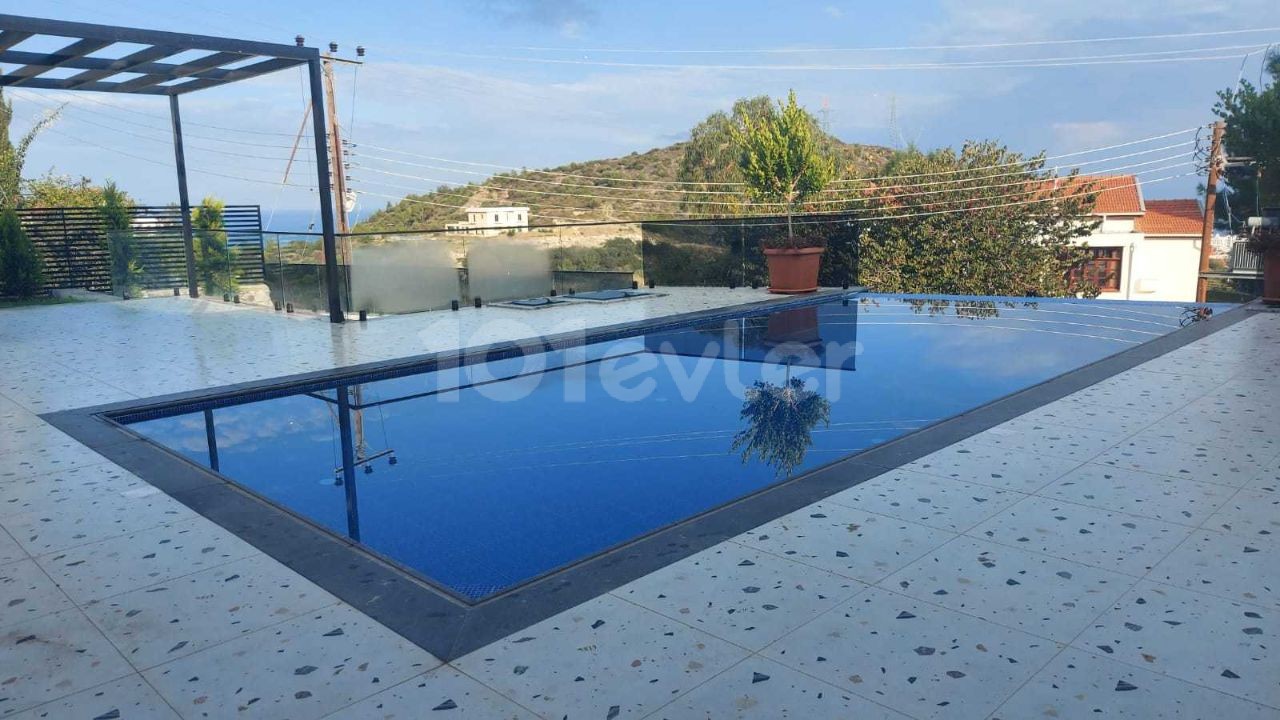 4+1 House with Pool in Kyrenia
