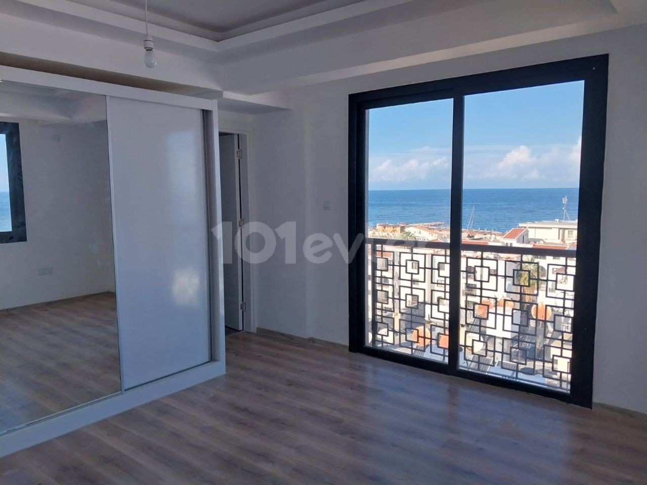 Girne Şehir Merkezinde 2+1 Penthouse