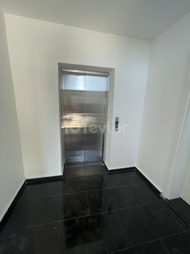 Girne Şehir Merkezinde 2+1 Penthouse