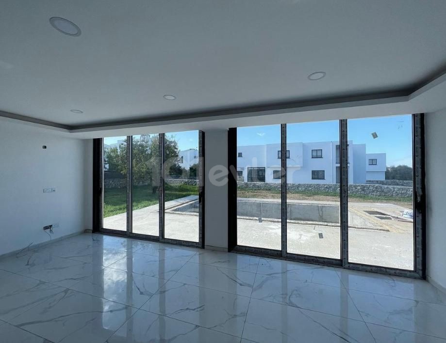 Girne'de satılık Lüx 4+1 Villa