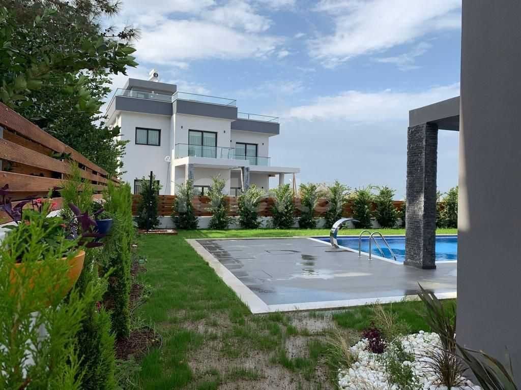 Luxusvilla mit 5 Schlafzimmern zum Verkauf in Kyrenia