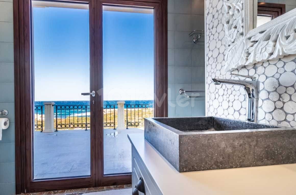 Girne'de Satılık 4 Yatak Odalı Villa