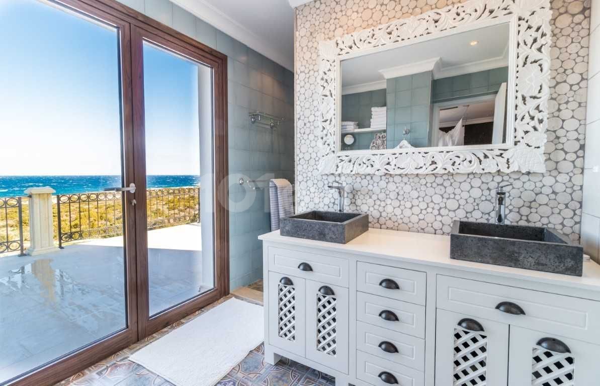 Girne'de Satılık 4 Yatak Odalı Villa