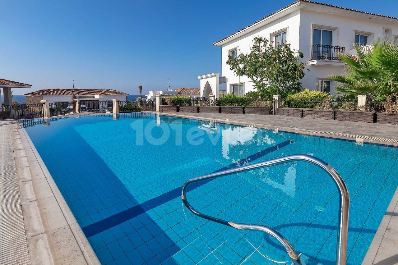 Luxusvilla mit 5 Schlafzimmern zum Verkauf in Kyrenia