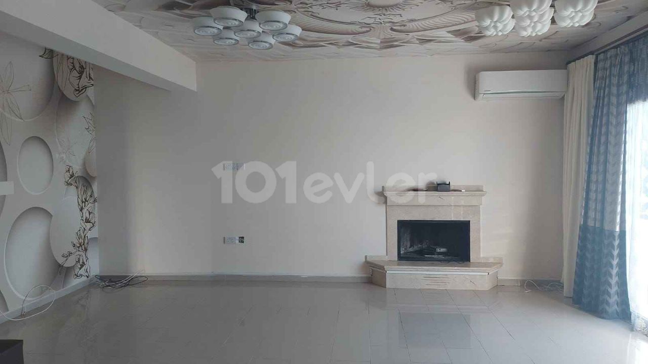 Girne Edremit'te Kiralik 3+1 Villa