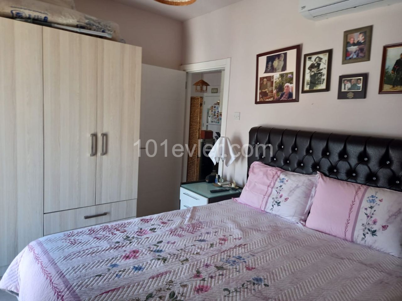 Girne merkezde satılık 2+1 full eşyali daire.