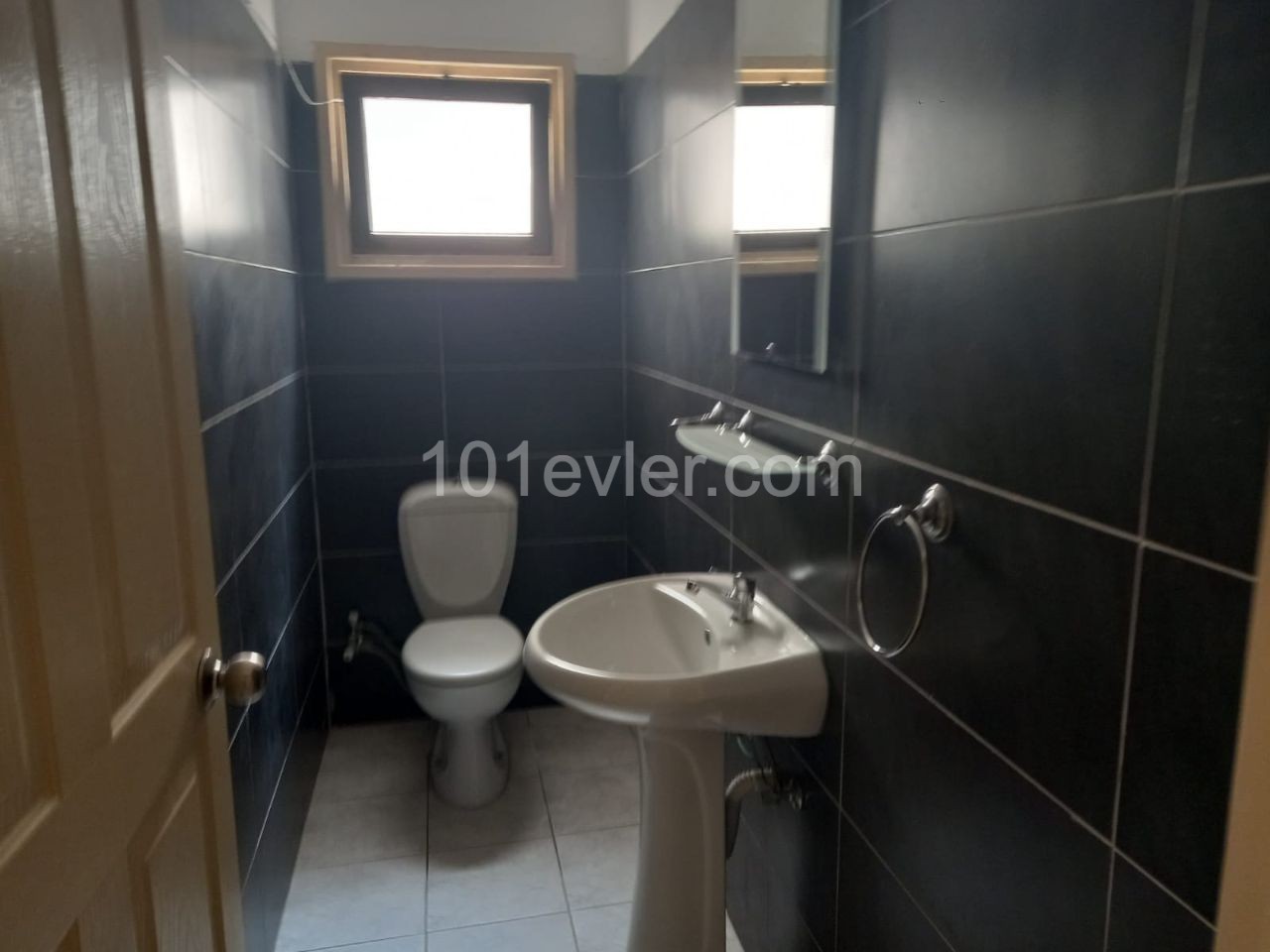 3+1 apartment for rent in center of Kyrenia.