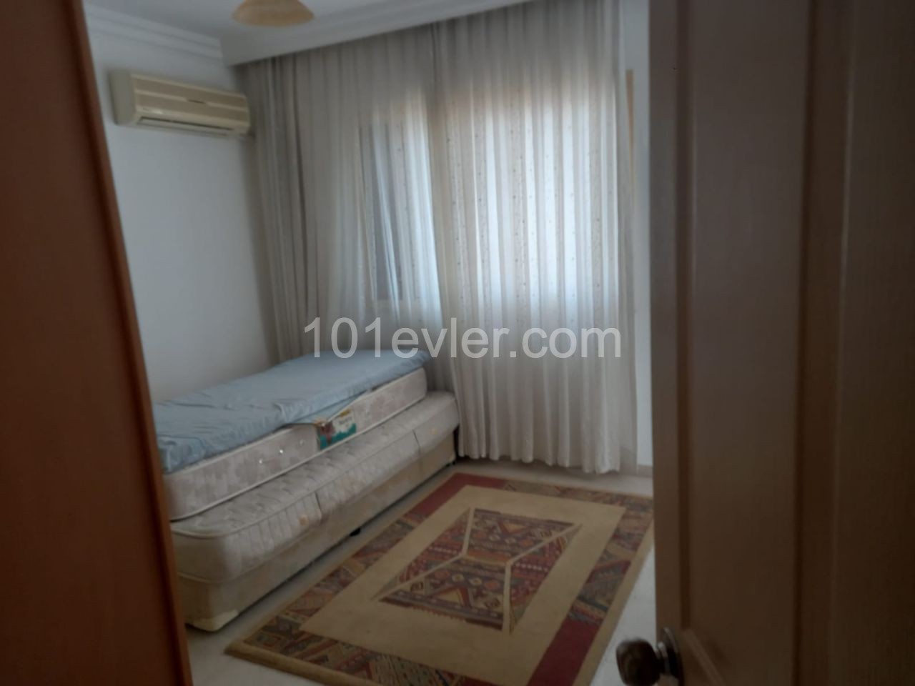 3+1 apartment for rent in center of Kyrenia.