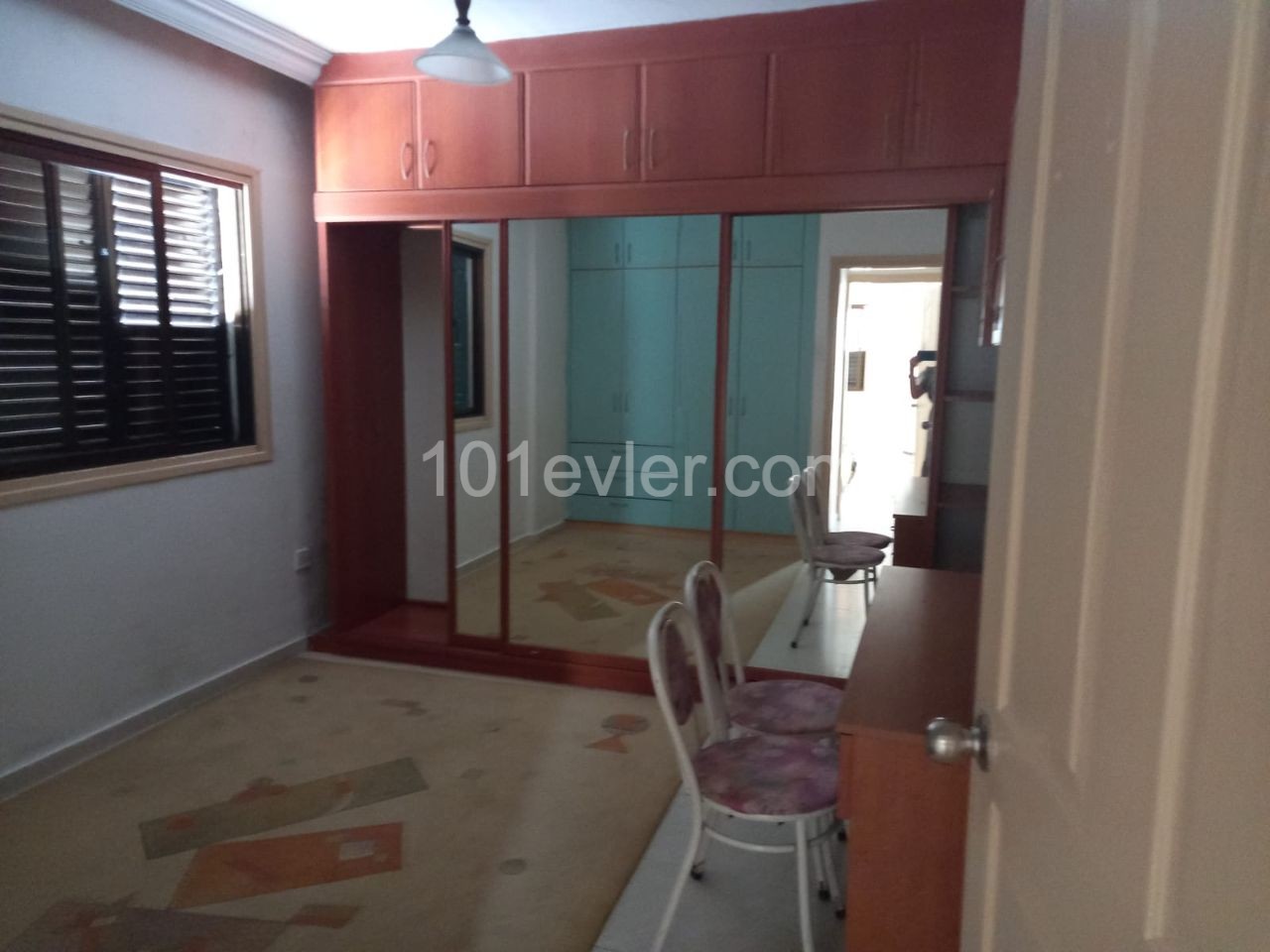 3+1 apartment for rent in center of Kyrenia.