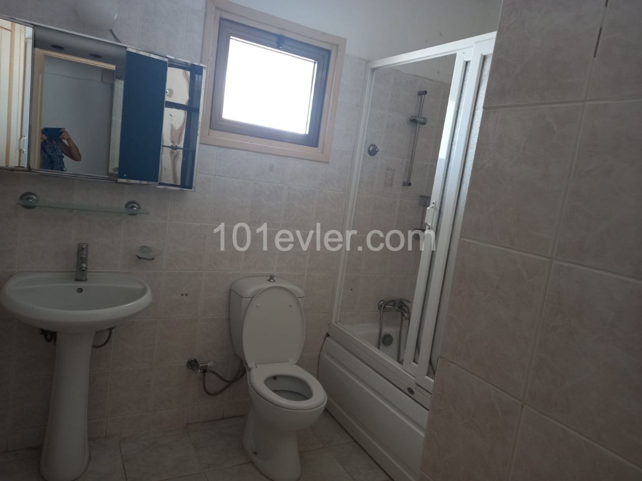 3+1 apartment for rent in center of Kyrenia.