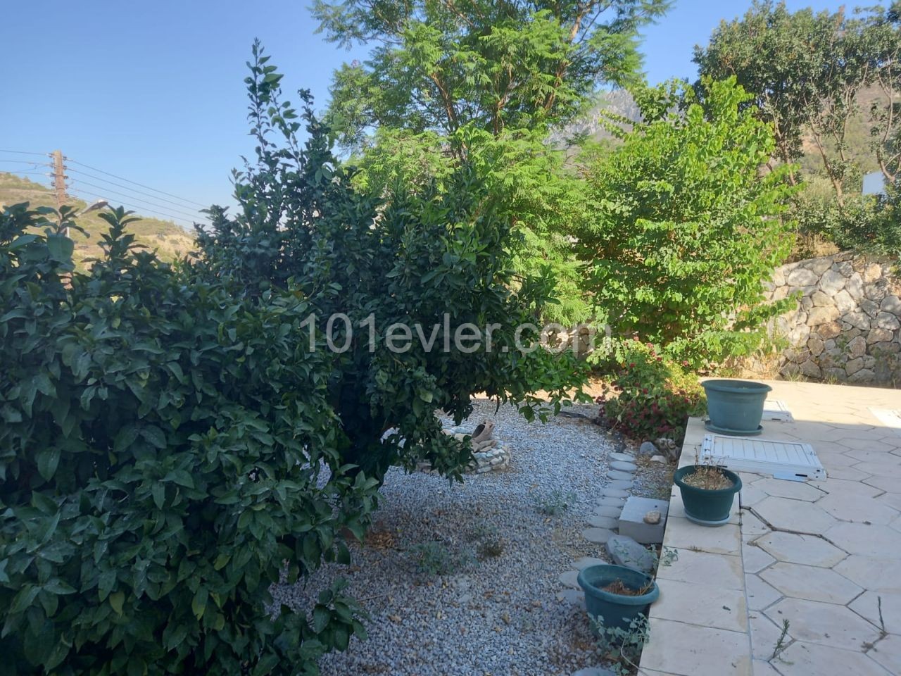 Alsancakta 3 + 1 Villa zu vermieten in einer ruhigen ruhigen Gegend mit privatem Pool mit Blick auf die Berge und das Meer ** 