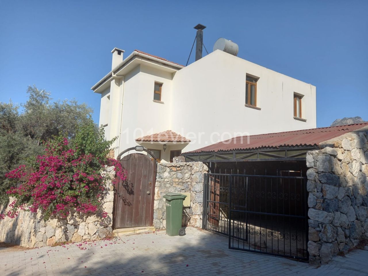 Alsancakta 3 + 1 Villa zu vermieten in einer ruhigen ruhigen Gegend mit privatem Pool mit Blick auf die Berge und das Meer ** 