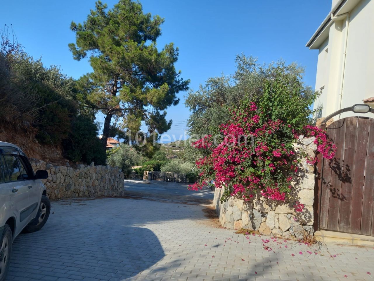 Alsancakta 3 + 1 Villa zu vermieten in einer ruhigen ruhigen Gegend mit privatem Pool mit Blick auf die Berge und das Meer ** 