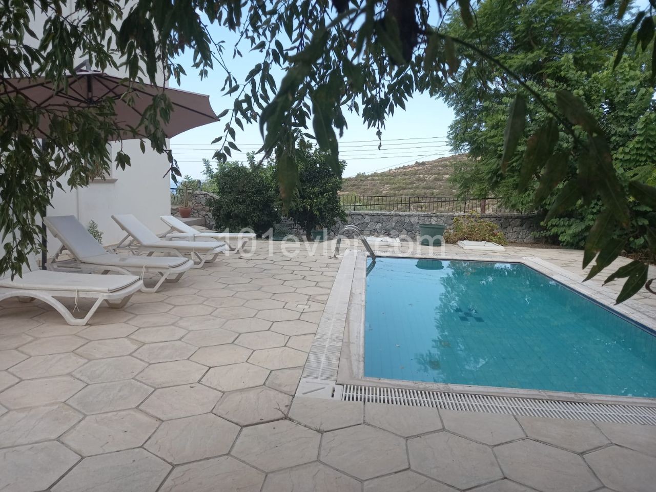 Alsancakta 3 + 1 Villa zu vermieten in einer ruhigen ruhigen Gegend mit privatem Pool mit Blick auf die Berge und das Meer ** 