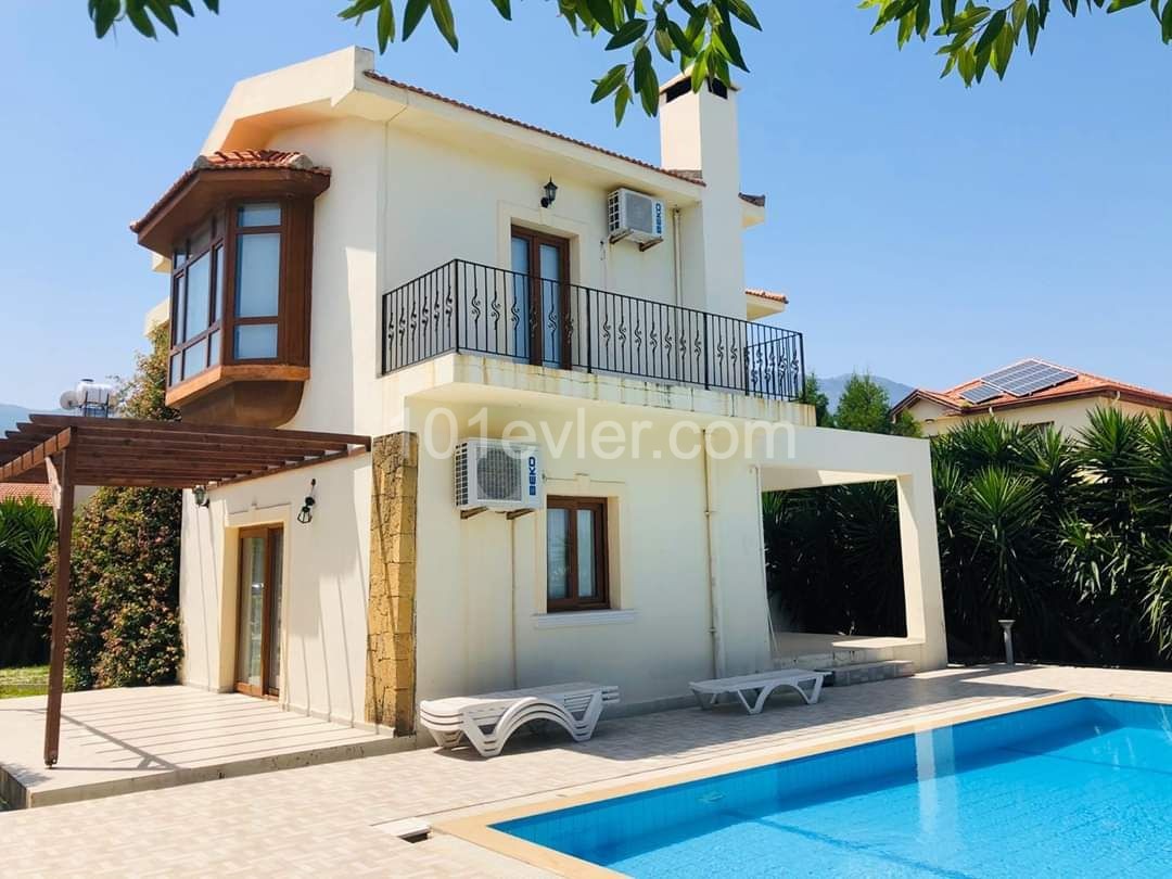 3+1 WOHNUNG ZUR MIETE IN KYRENIA ALSANCAK TA FUL MÖBLIERT UND MIT POOL ** 