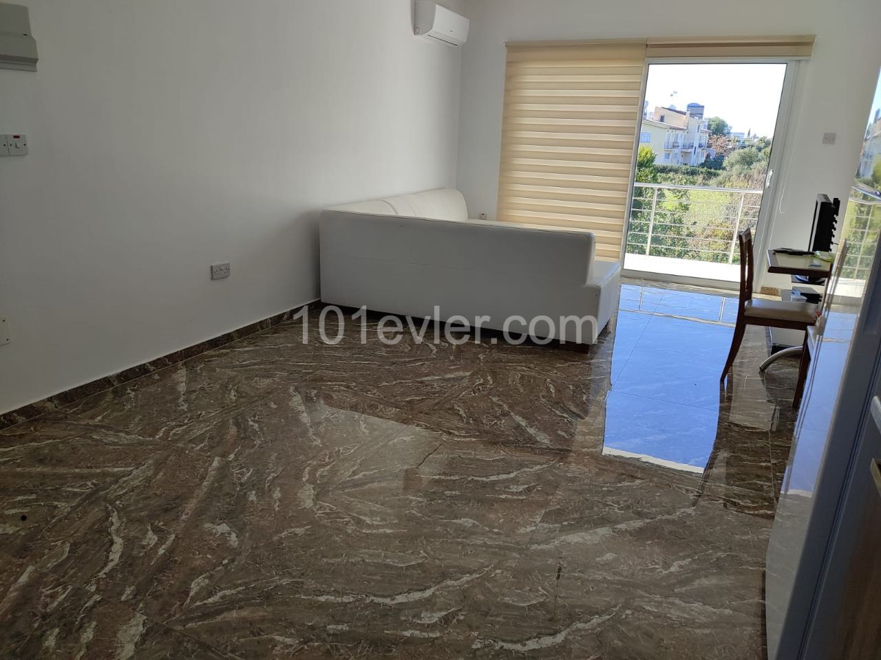 2+1 FURNISHED APARTMENT FOR RENT NEAR THE MAIN ROAD IN ALSANCAK, KYRENIA ** 