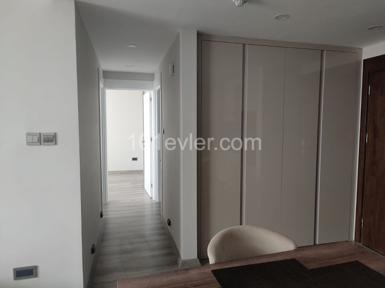 GİRNE MERKEZDE LÜKS REZİDANS TA KİRALIK 2+1 FUL EŞYALI PENTHOUSE