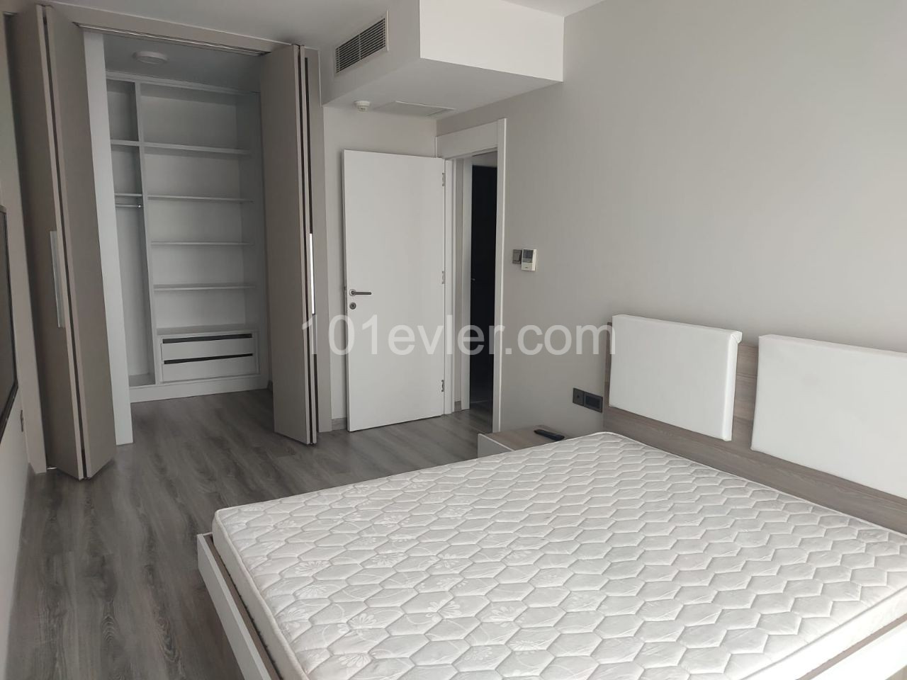 GİRNE MERKEZDE LÜKS REZİDANS TA KİRALIK 2+1 FUL EŞYALI PENTHOUSE