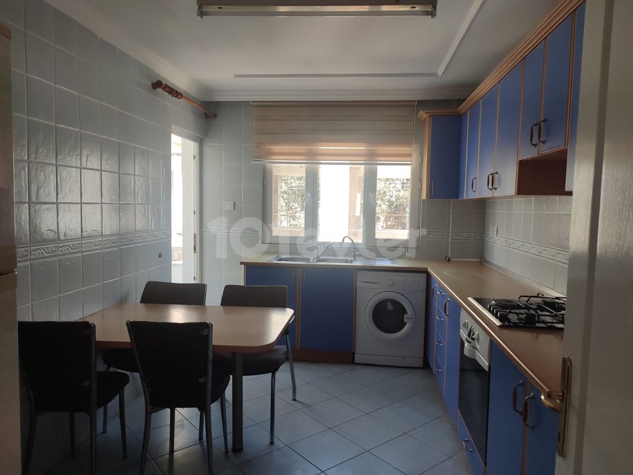 MÖBLIERTE 3 + 1 WOHNUNG ZUR MIETE IM ZENTRUM VON KYRENIA ** 