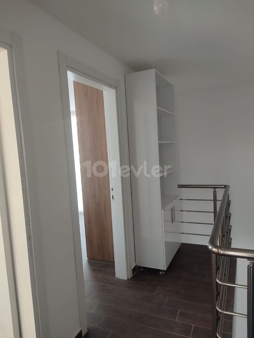 3+1 penthouse for rent ın the center of Kyrenıye.