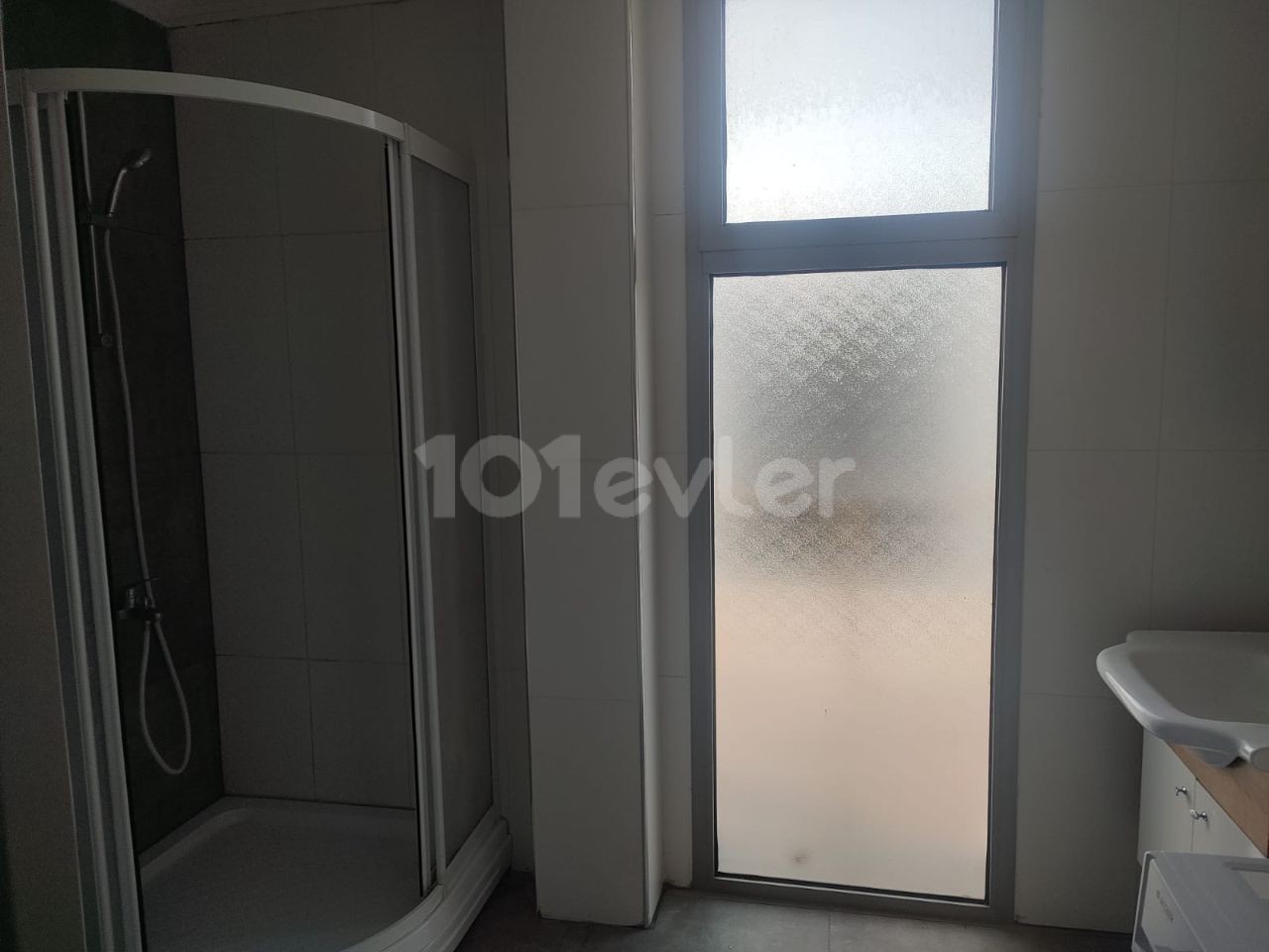 Girne merkezde kiralık 3+1 ful eşyalı lüks penthouse