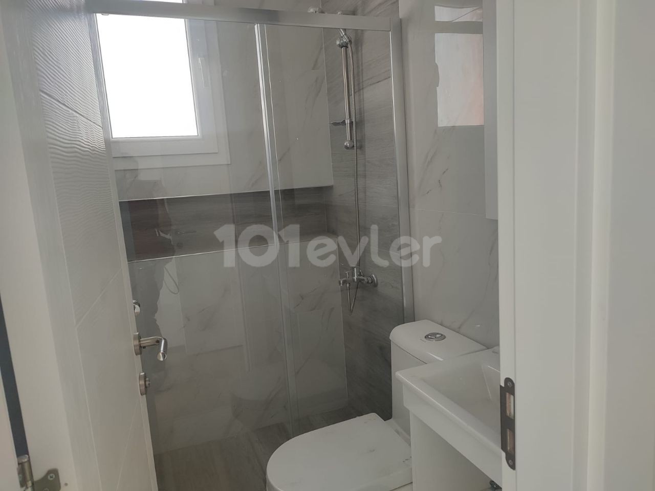 Girne merkezde 2+1 satılık modern geniş sıfır daire