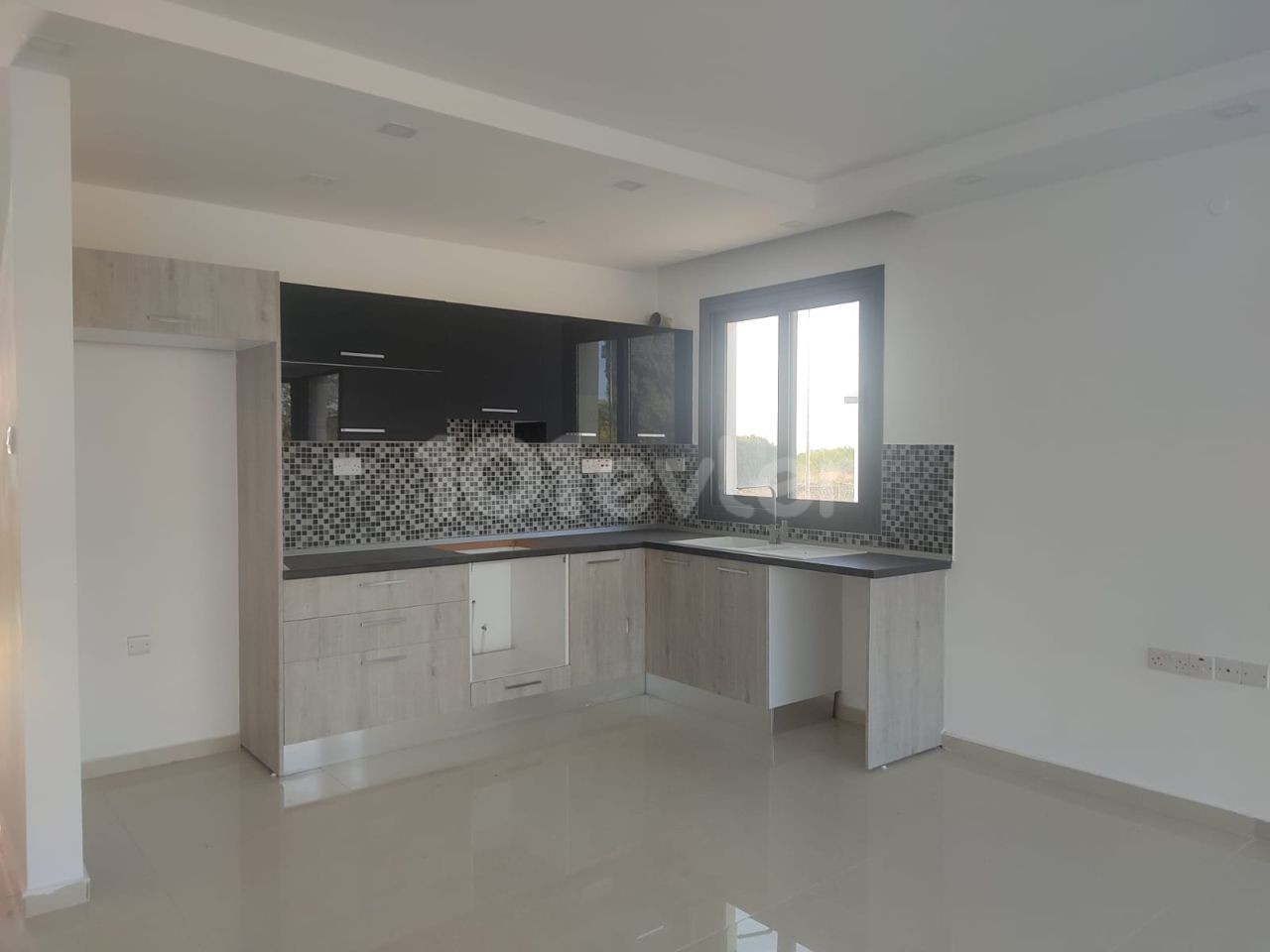 Girne merkezde 2+1 satılık modern geniş sıfır daire