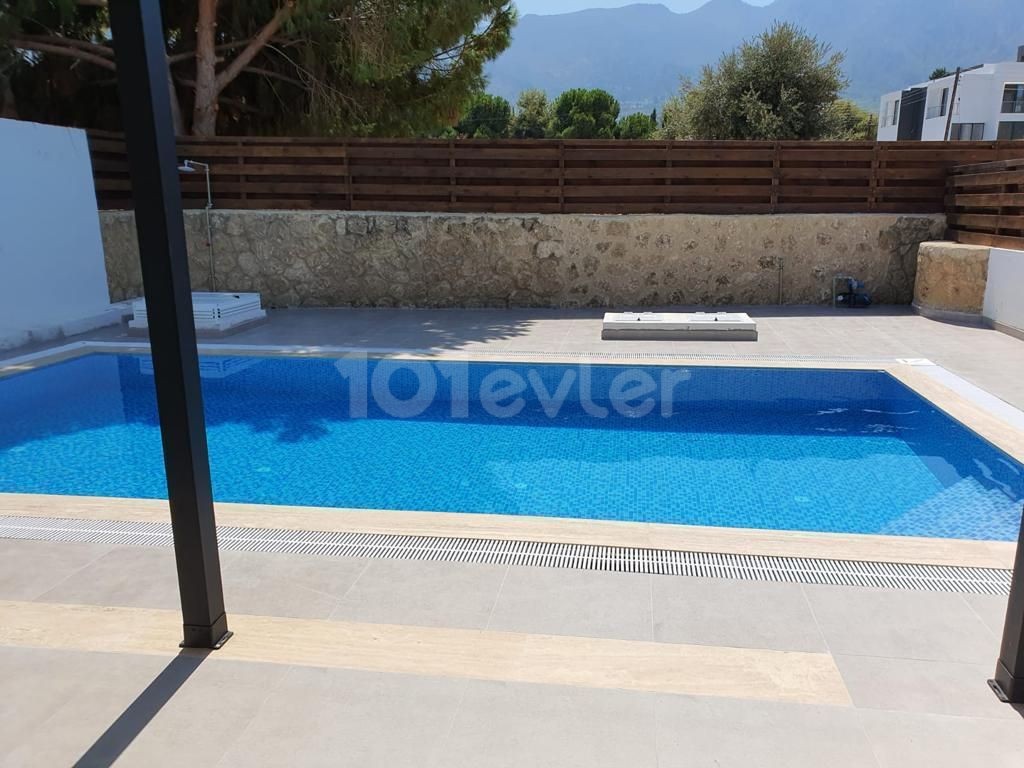 Girne Karaoğlanoğlunda 4+1 Ultra lüks kiralık villa 