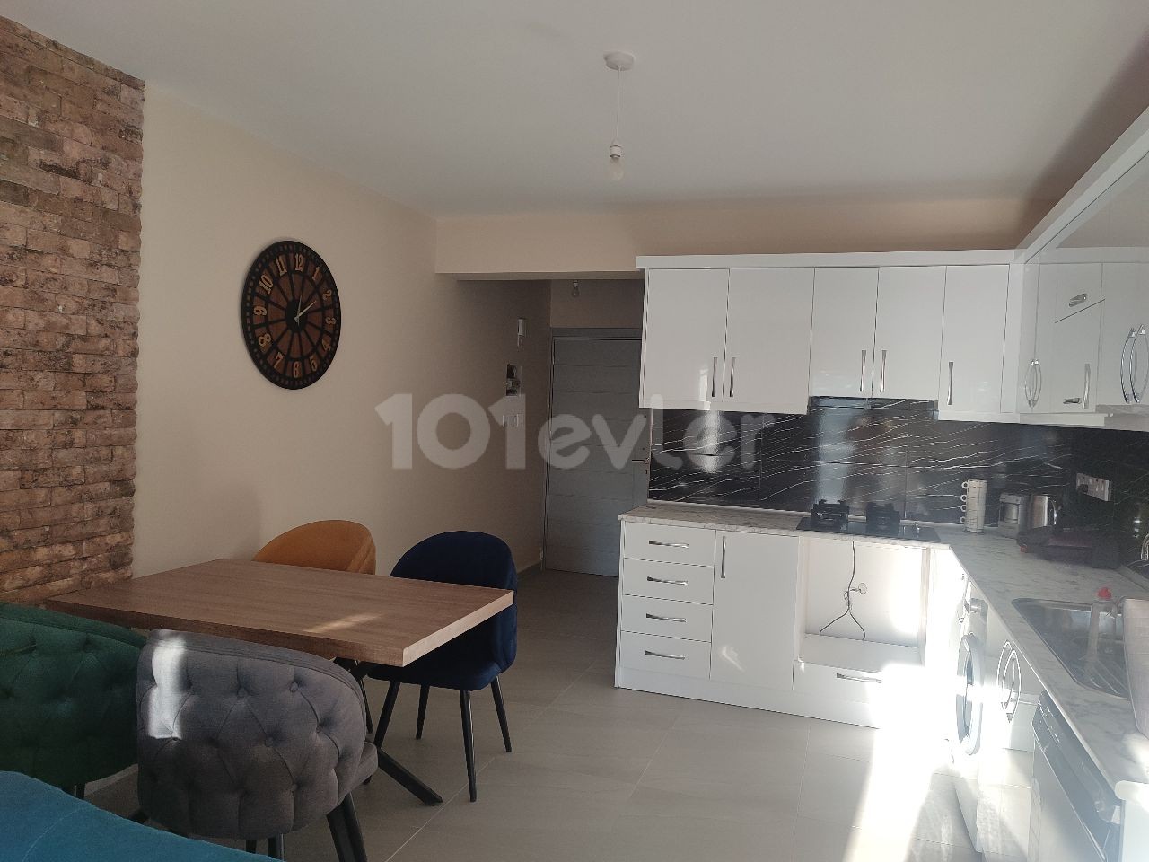 Girne merkezde yeni  full eşyalı  2+1 satılık sıfır daire 