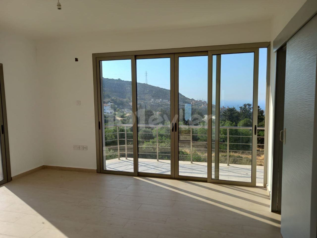 Luxusvilla zum Verkauf in ALSANCAKTA 1350 M2 Land mit Berg-und Meerblick ** 