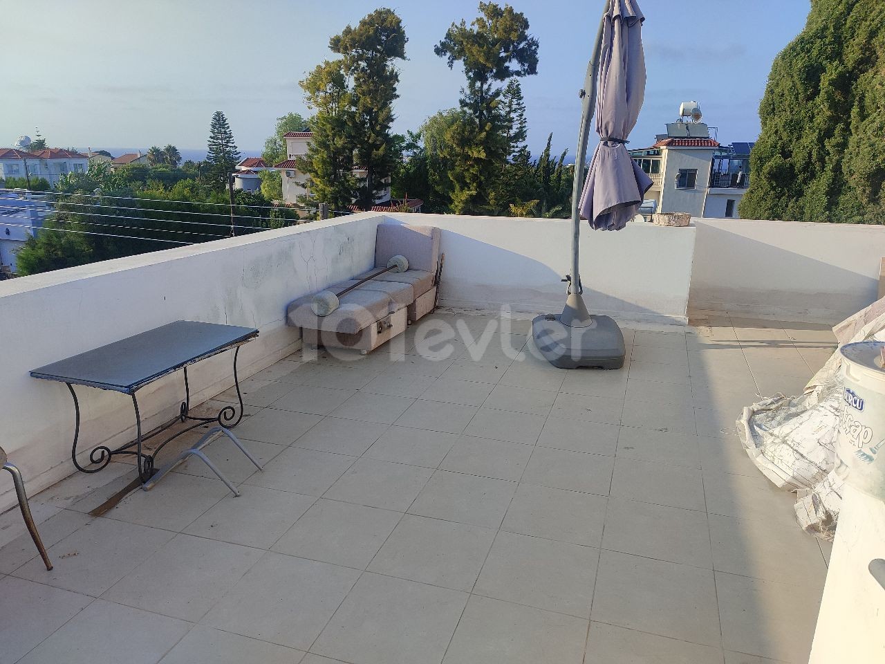 1+1 Wohnung zum Verkauf mit eigener Terrasse mit Meer-und Bergblick in Kyrenia Karaoglanoglu ** 