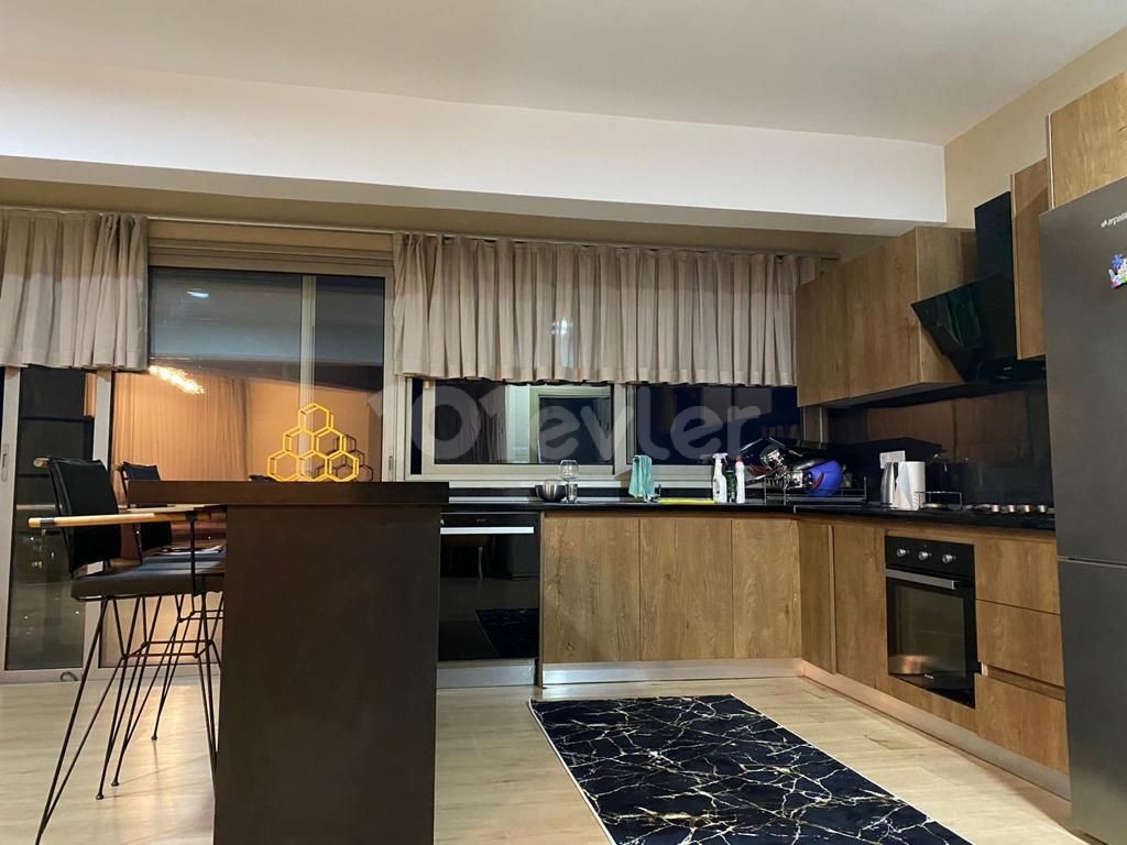 GİRNE MERKEZDE 3+1 KİRALIK PENTHOUSE