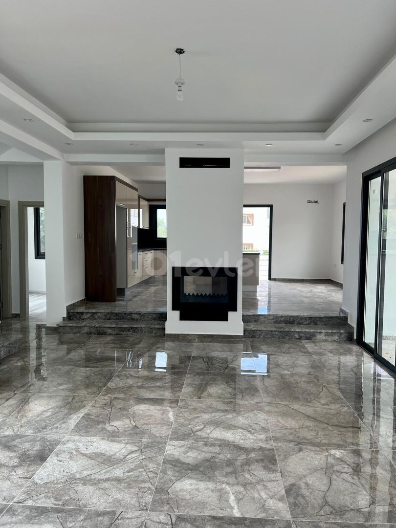 3+1 luxury villa for sale in the Çatalköy 