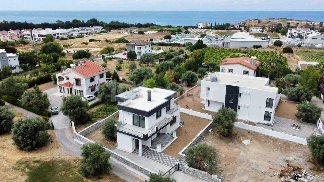 3+1 luxury villa for sale in the Çatalköy 