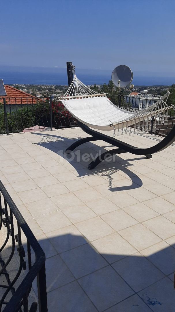 Meerblick, komplett möbliert, private Poolvilla zum Verkauf in Çatalköy, Girne