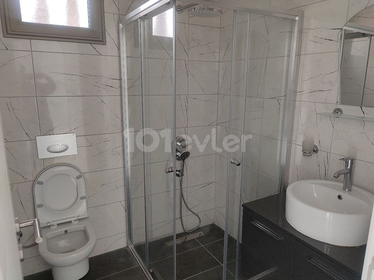 2+1 flat for sale in the center off Kyreniye with a commercial permit