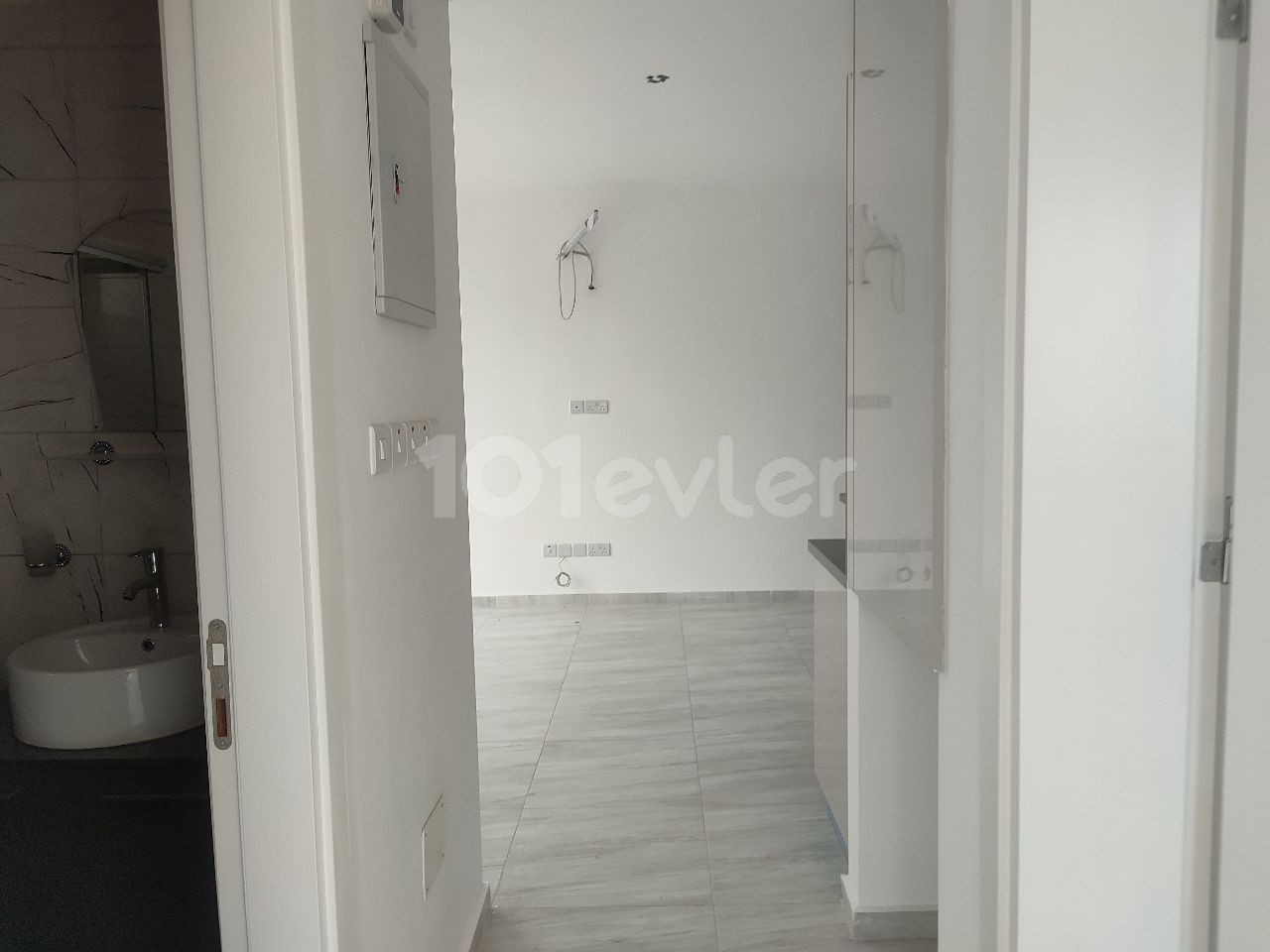 2+1 flat for sale in the center off Kyreniye with a commercial permit