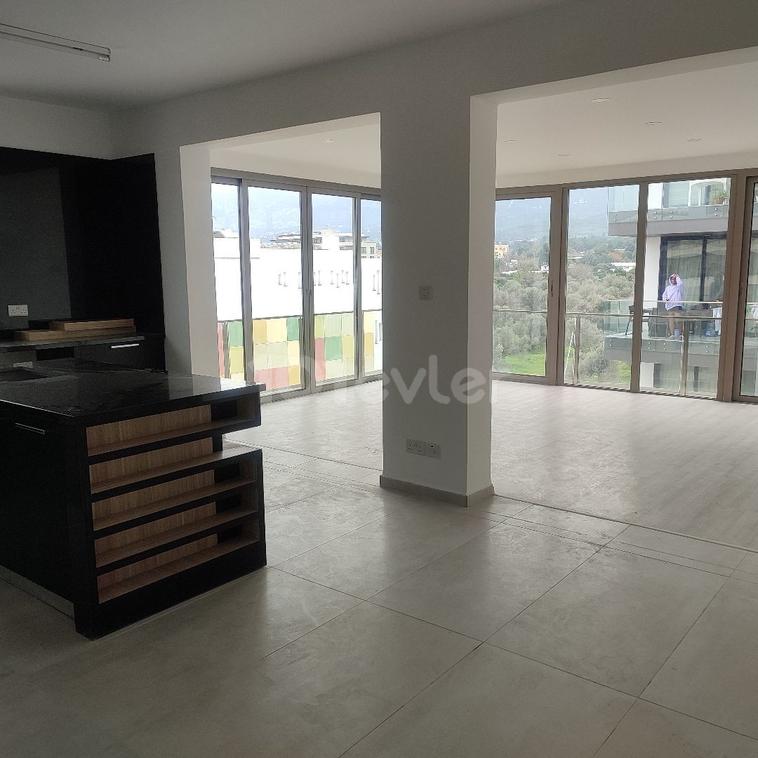 3+1 modernes Super-Luxus-Penthouse zum Verkauf im Zentrum von Kyrenia