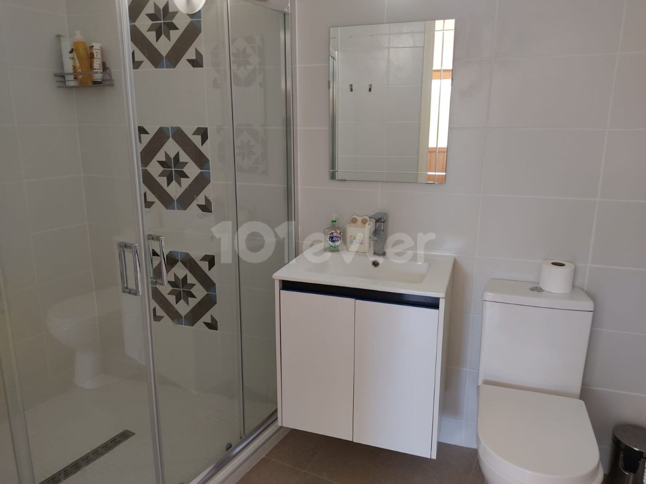 3+1 Villa und 2+1 Bungalow zu verkaufen auf 1800m2 Grundstück in Alsancak, Kyrenia